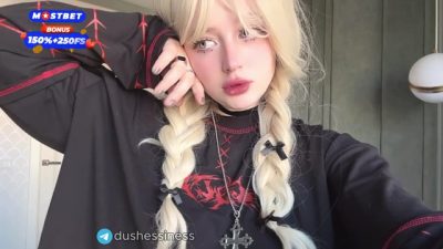 May i cum in my tights and then fill your mouth with real SQUIRT? Hot teen Goth girl videocall you