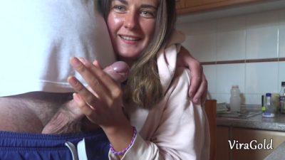 Quick Homemade Handjob from Sexy Camilla Moon with Lot A Cum